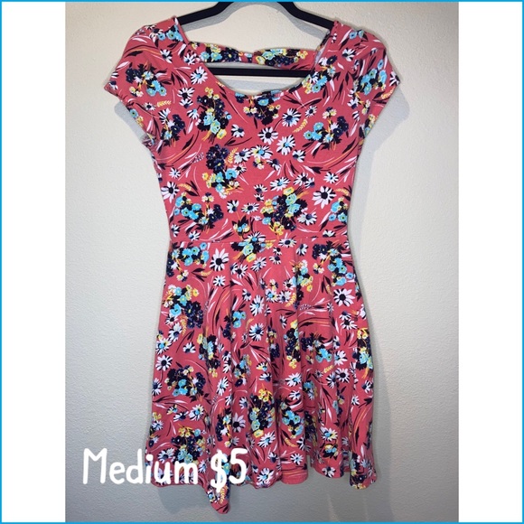 Dresses - Different sizes - Picture 8 of 14